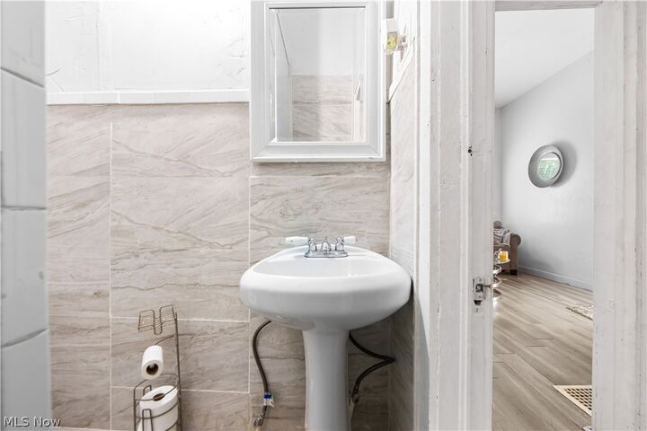 Property Photo: 572 East Avenue OH 44320