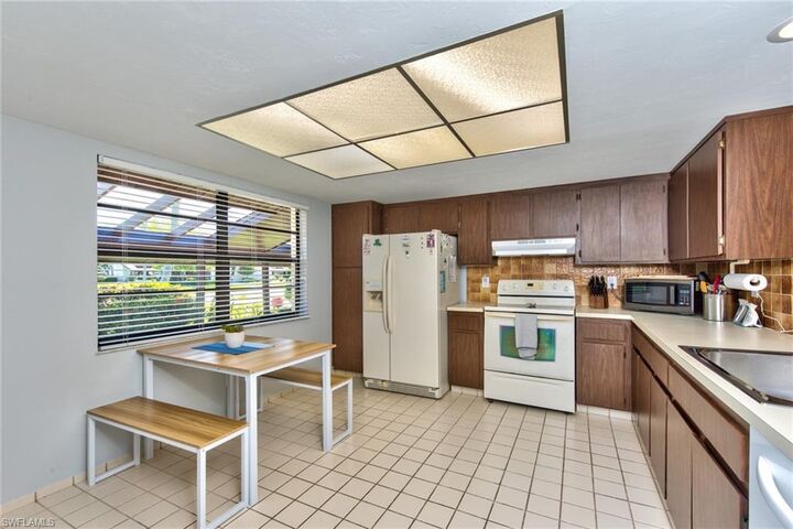 Property Photo: 150 Round Key Cir G-15 FL 34112