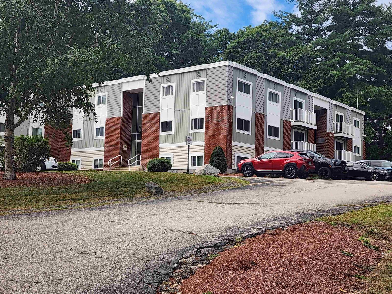 Property Photo:  162-L Capitol Hill Drive  NH 03053 