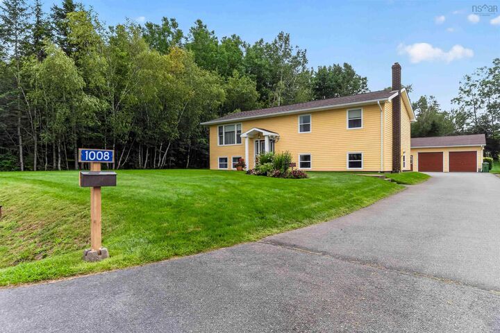Property Photo: 1008 Country Club Boulevard NS B4N 4W8