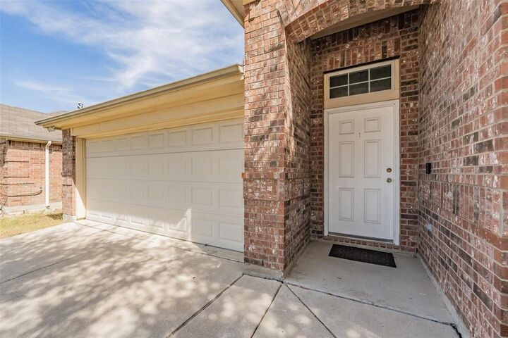 Property Photo: 5140 Waterview Court TX 76179