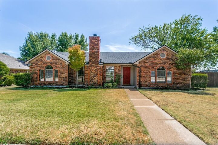 Property Photo: 928 Ledgemont Drive TX 75025