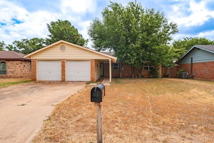 Property Photo:  225 N La Salle Drive  TX 79603 
