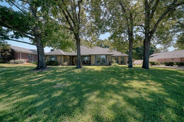 Property Photo: 127 Clubview Drive TX 75771