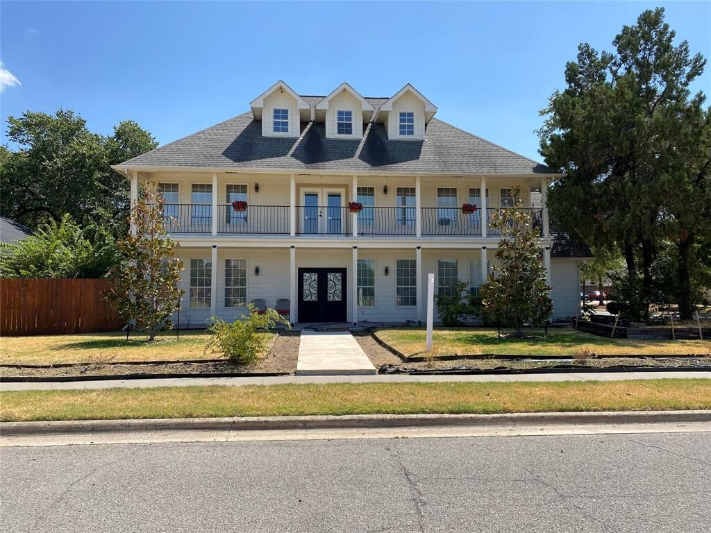 Property Photo:  400 S Jefferson Street S  TX 75060 