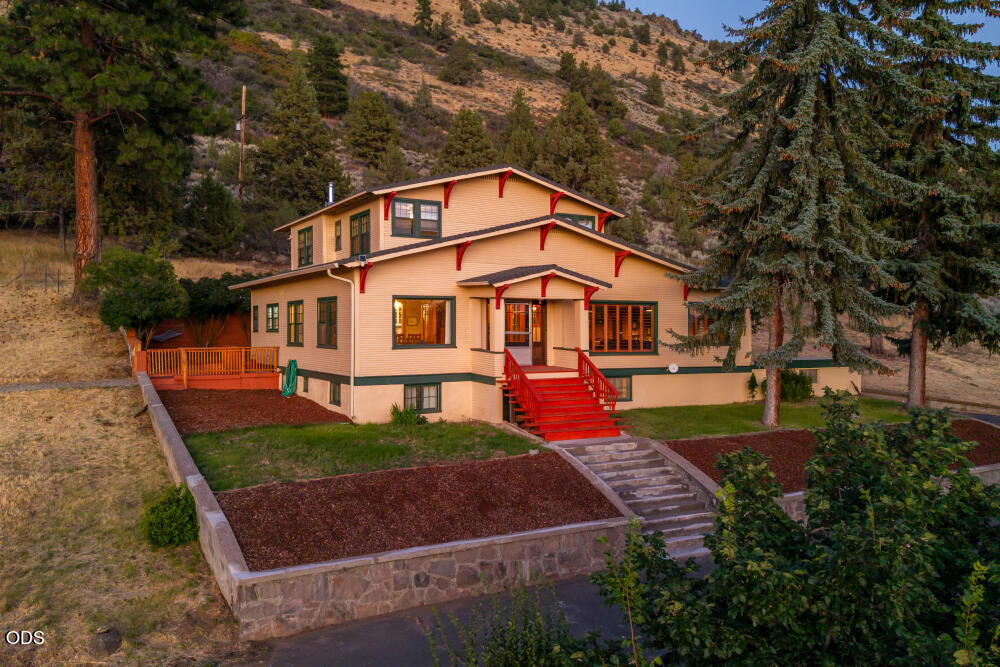 Property Photo: 24305 N Hwy 97 OR 97624