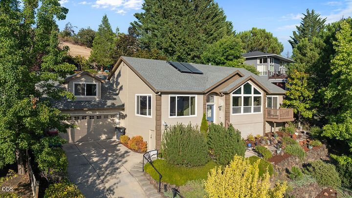 Property Photo: 4773 Cloudcrest Drive OR 97504