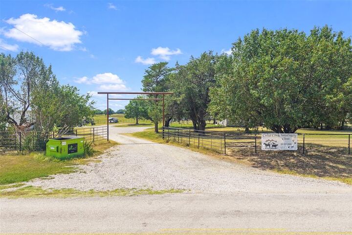 Property Photo: 14750 Box Road OK 73051