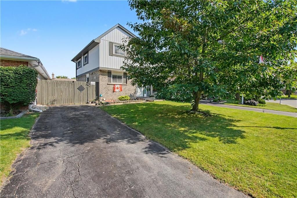 Property Photo:  4 Seaforth Court  ON N5V 3L1 