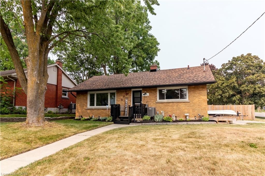 Property Photo: 124 Dover Street ON N2J 1Z6