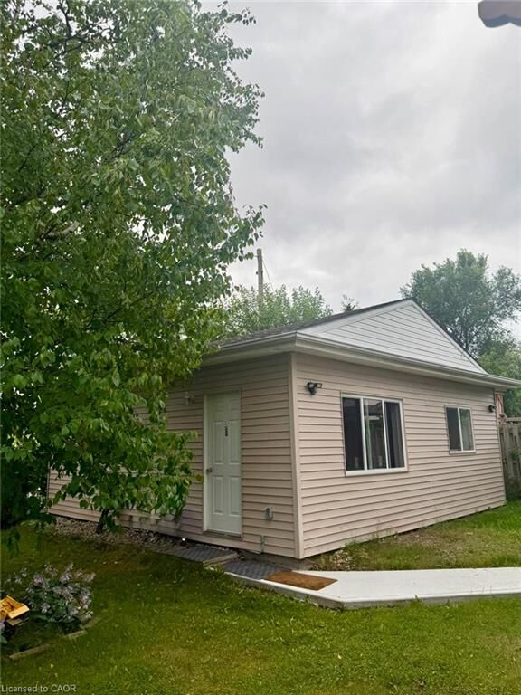 Property Photo:  86 Weaver Street 2  ON N3C 1W4 