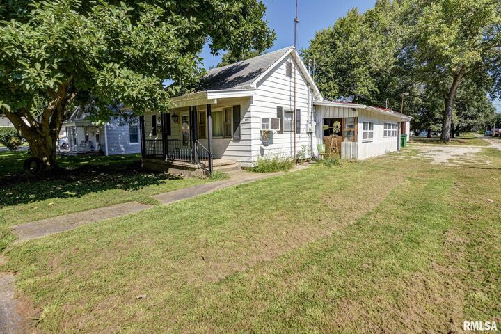 Property Photo: 306 W 5th Street IL 62557