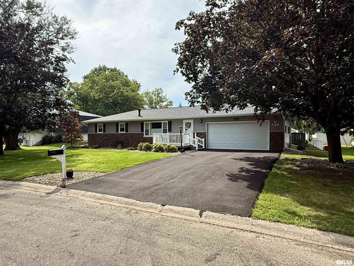 Property Photo: 725 Pleasant Drive IL 61448