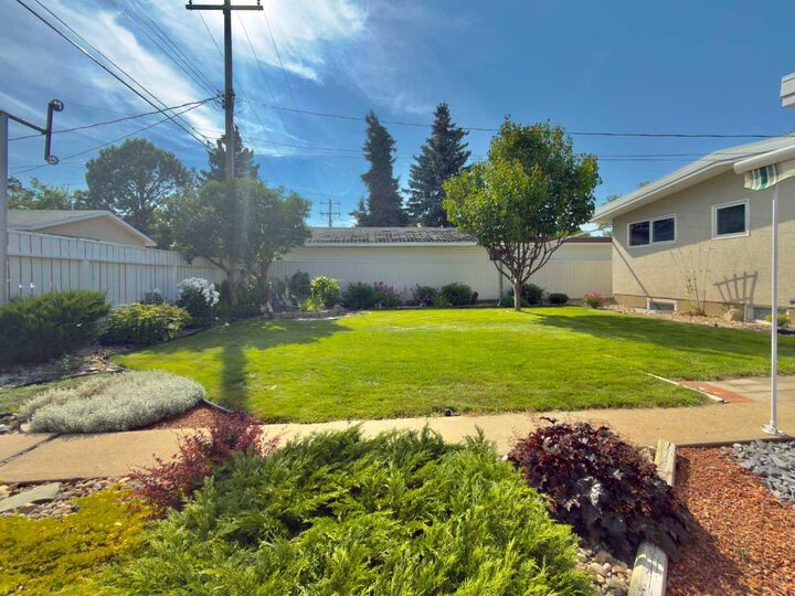Property Photo: 2610 20 Avenue S AB T1K 1G7