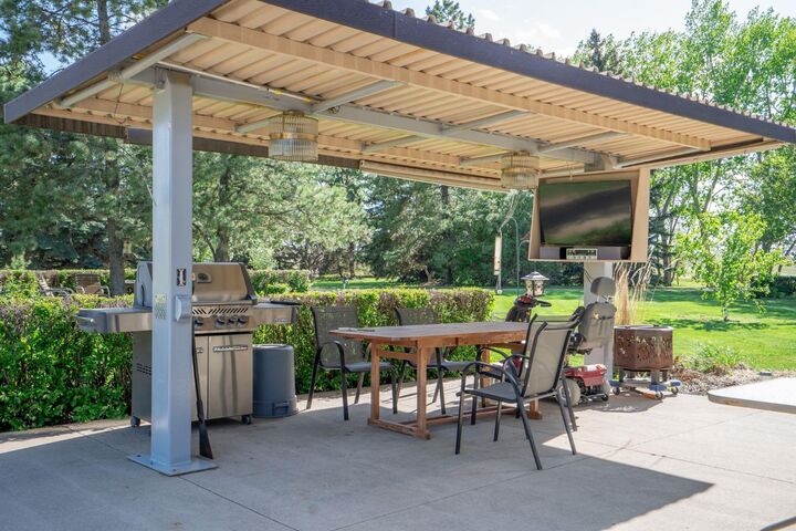 Property Photo: 44137 Range Road 201 AB T0B 1J0