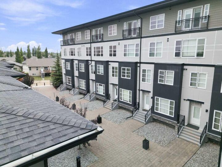 Photo de la propriété:  2660 22 Street 5129  AB T4R 0K8 