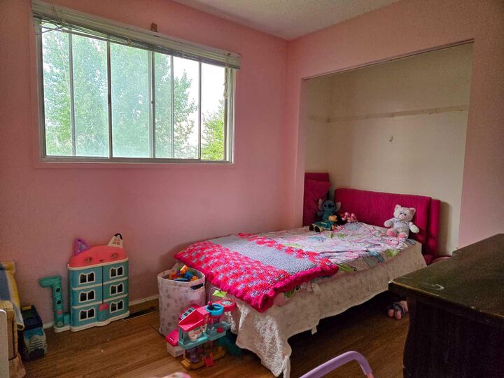 Property Photo:  5015 Oxford Avenue  AB T0G 2C0 