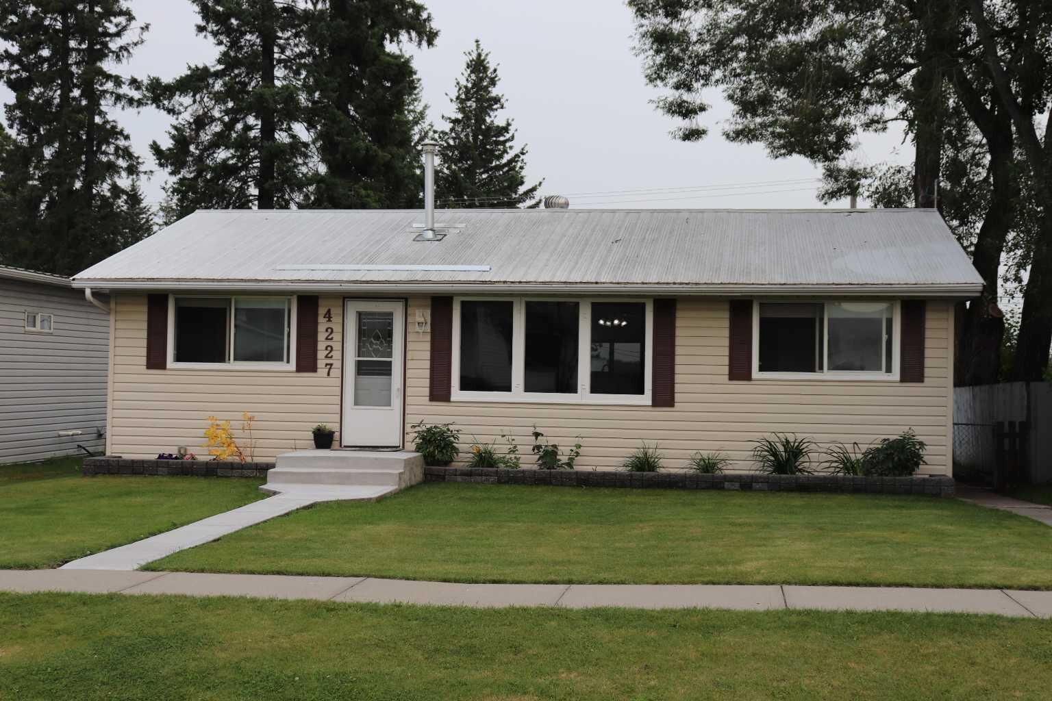 Property Photo: 4227 5 Avenue AB T7E 1A5