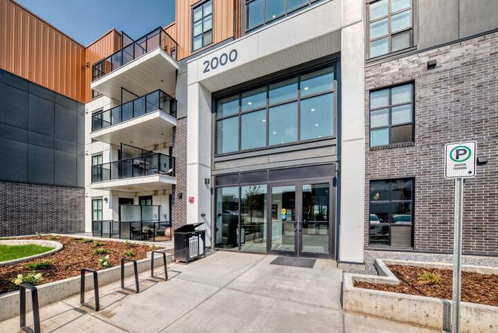 Property Photo: 4270 Norford Avenue NW 2408 AB T3B 6P8