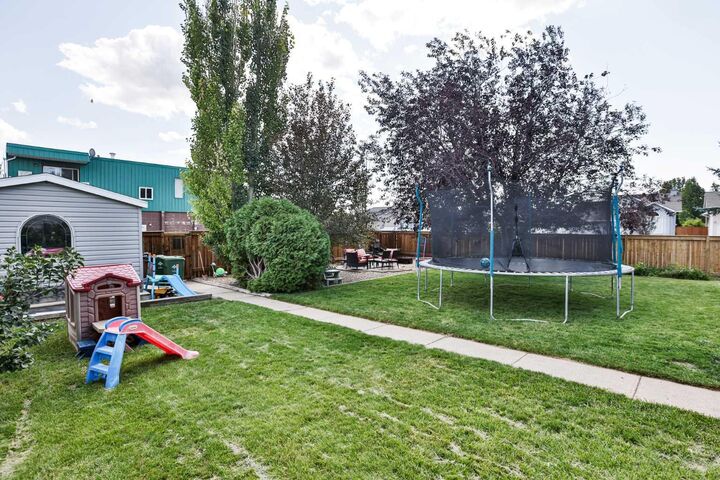 Property Photo:  5803 49 Street  AB T1G 1E7 