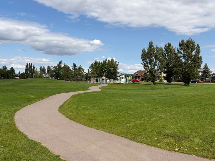 Property Photo: 94 Fairmont Garden Road S AB T1K 7L2