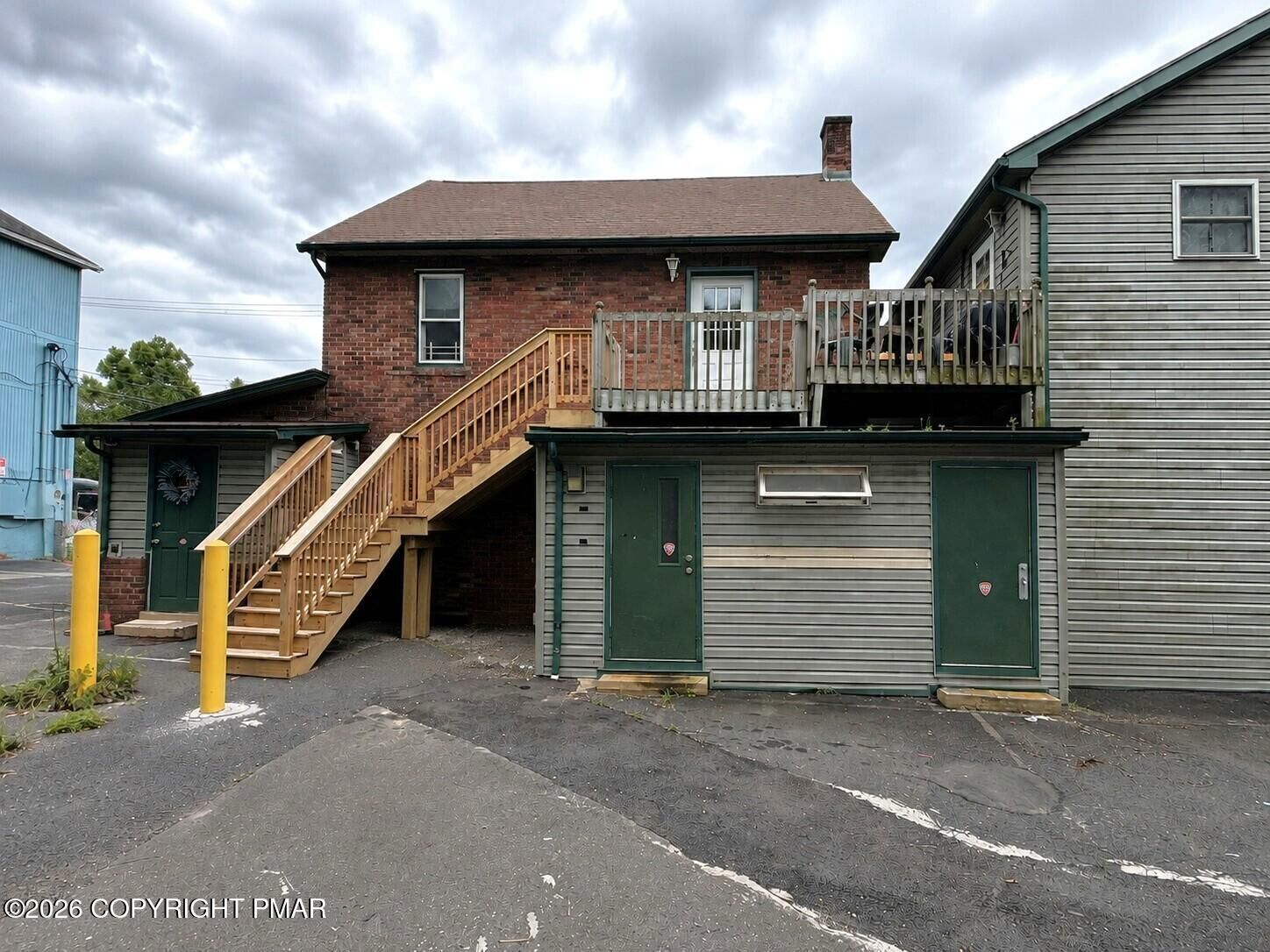 Property Photo:  