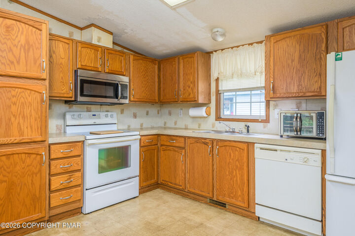 Property Photo:  161 Buttonwood Court  PA 18301 