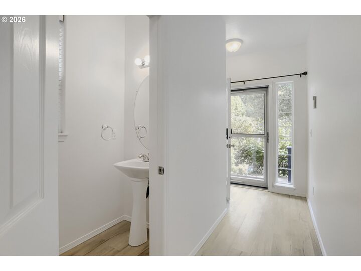 Property Photo:  426 SE Heathcliff Ln  OR 97123 