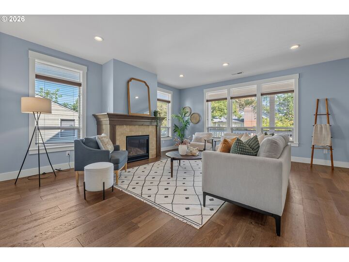 Property Photo:  2130 SE Lambert St  OR 97202 