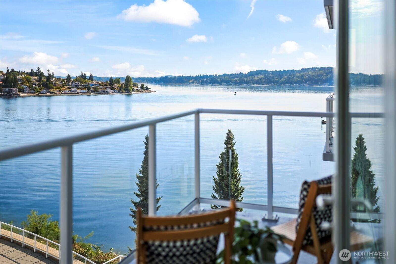 Property Photo:  320  Washington Avenue 408  WA 98337 
