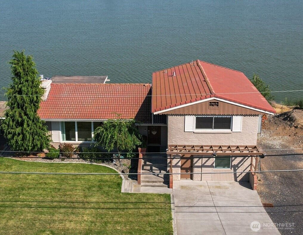 Property Photo:  1345 W Lakeside Drive  WA 98837 