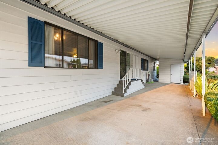 Property Photo:  3611  I Street NE 60  WA 98002 