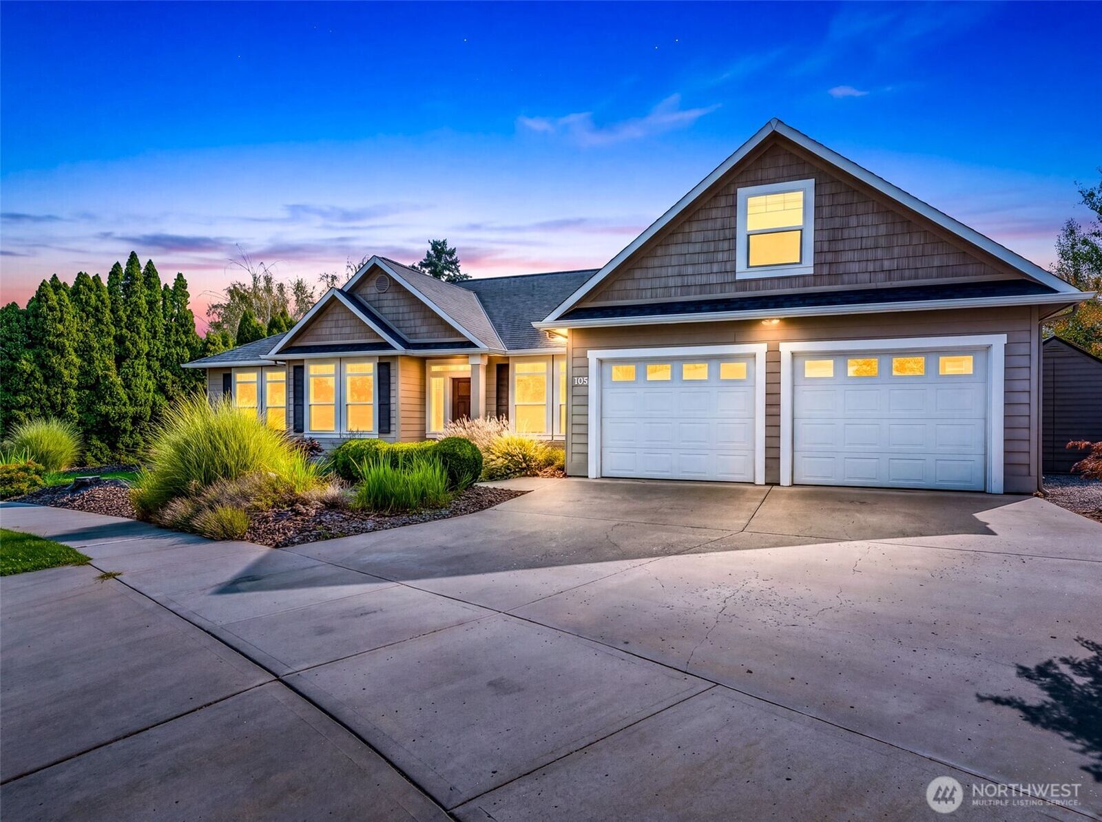 Property Photo:  105  Pickens Street  WA 98801 
