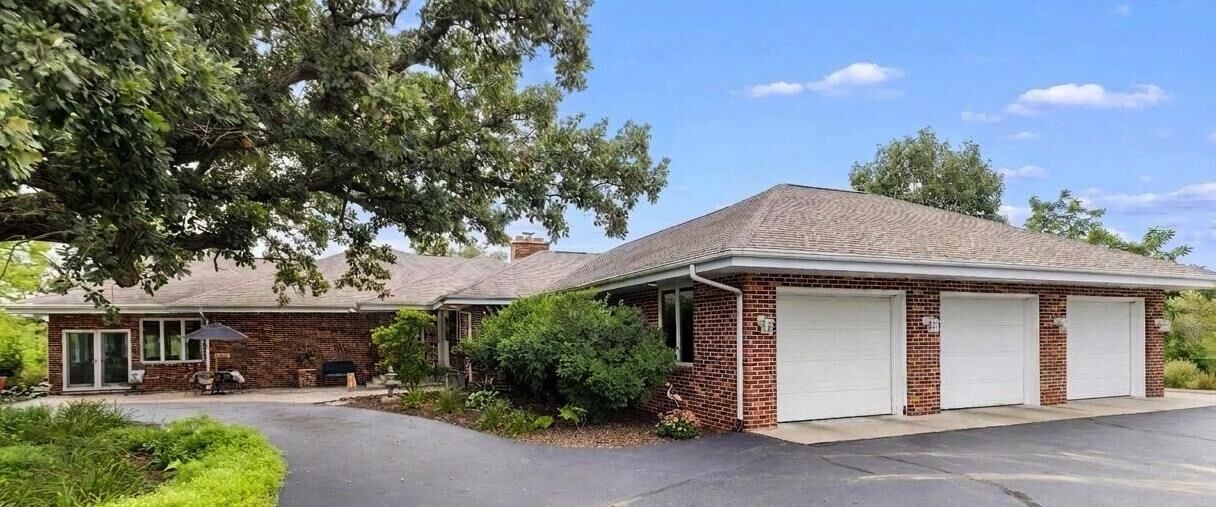 Property Photo: 10001 N Hoisington Road IL 61010