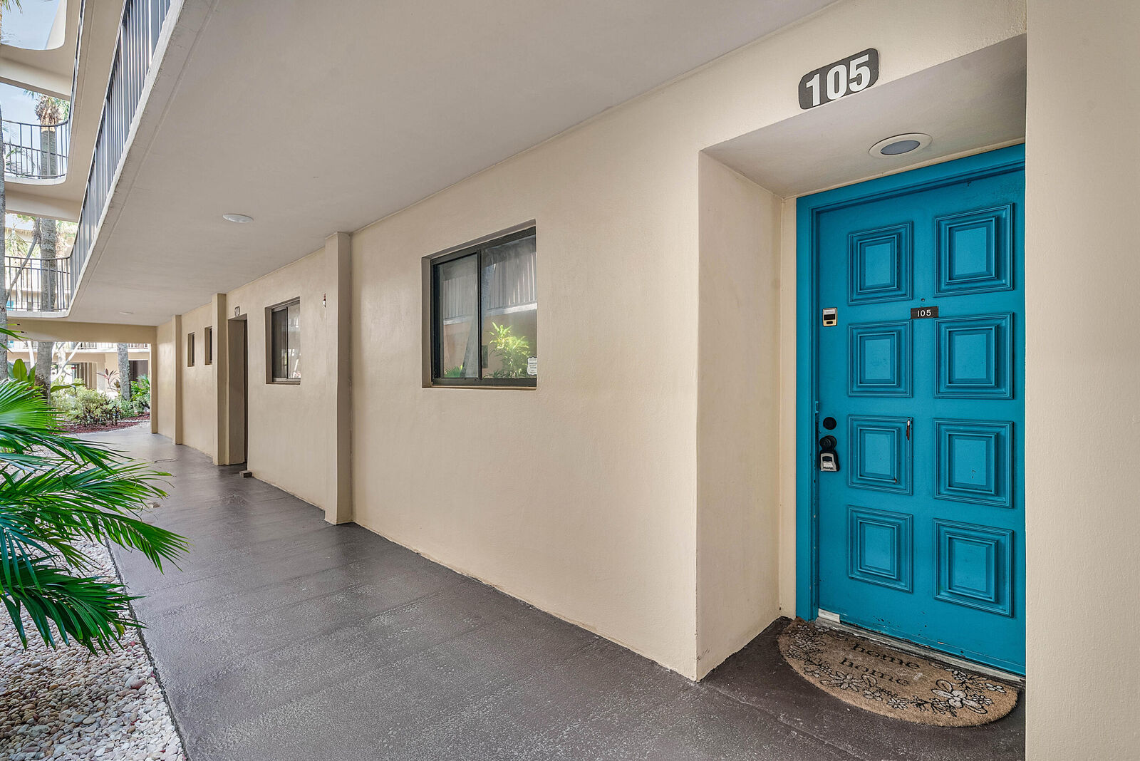 Property Photo:  5190 Las Verdes Circle 105  FL 33484 