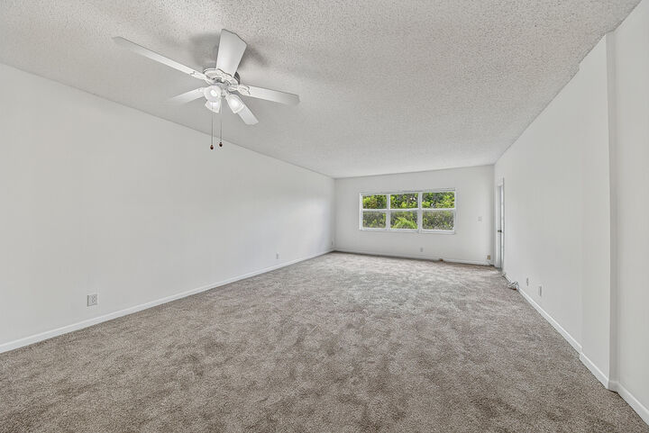 Property Photo:  6731 Cypress Road Unit 402  FL 33317 