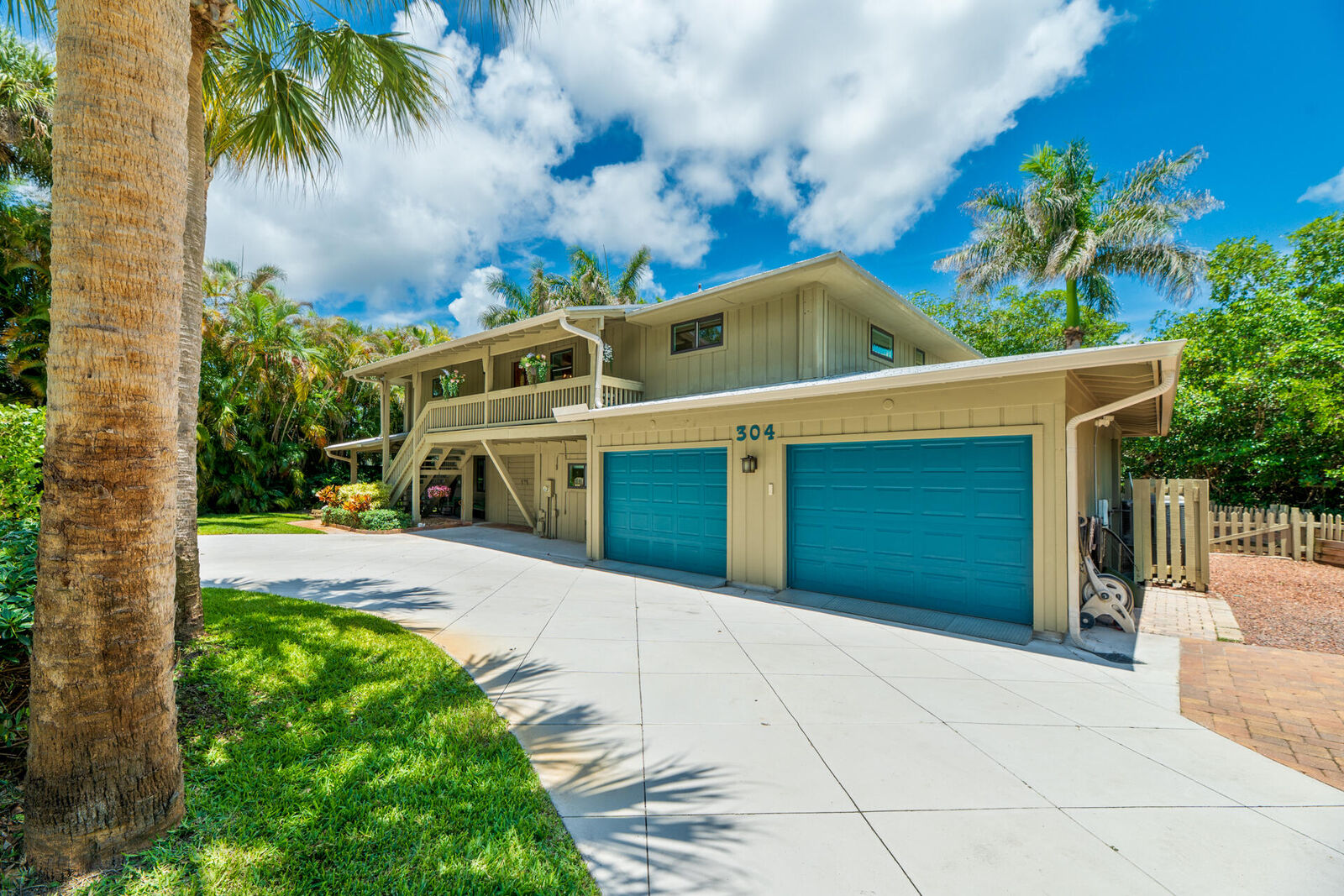 Property Photo:  304 SW Indian Groves Drive  FL 34994 