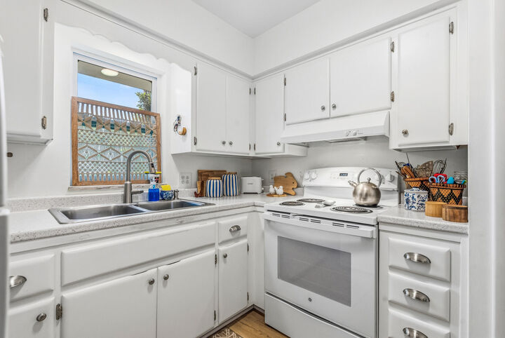 Property Photo:  677 Royal Palm Boulevard 7  FL 32960 