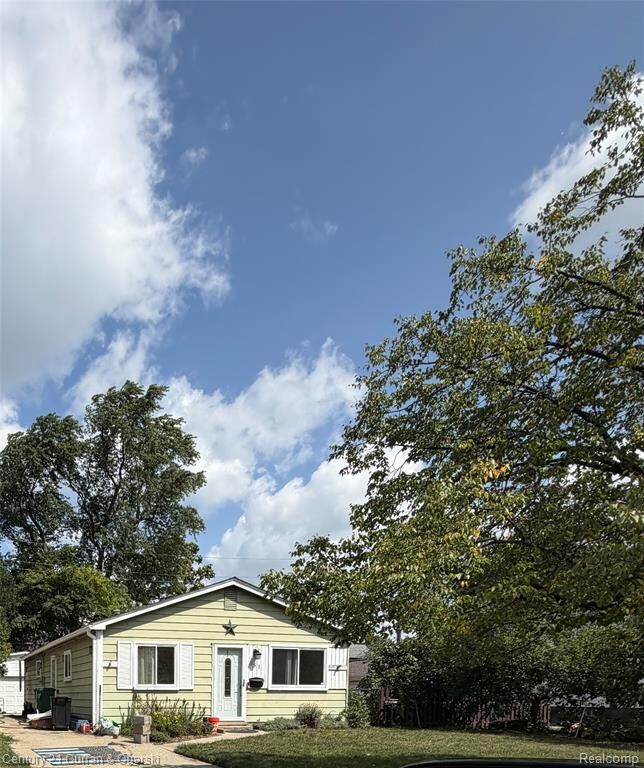 Property Photo:  551 Camden Street  MI 48220 
