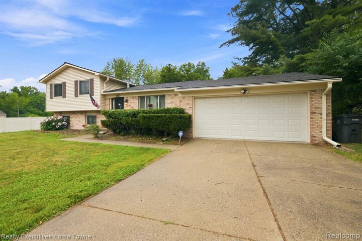 Property Photo: 32 S Eastway Drive MI 48342