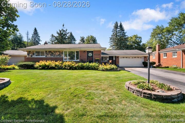 Property Photo:  3557 Baybrook Drive  MI 48329 