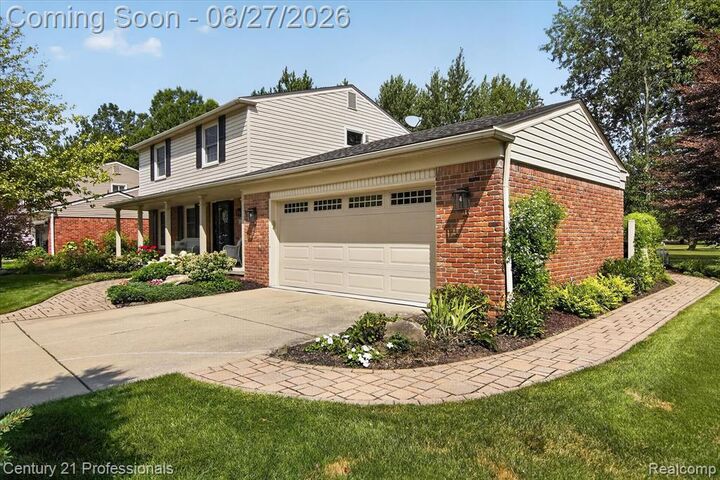 Property Photo:  17634 Country Club Drive  MI 48152 