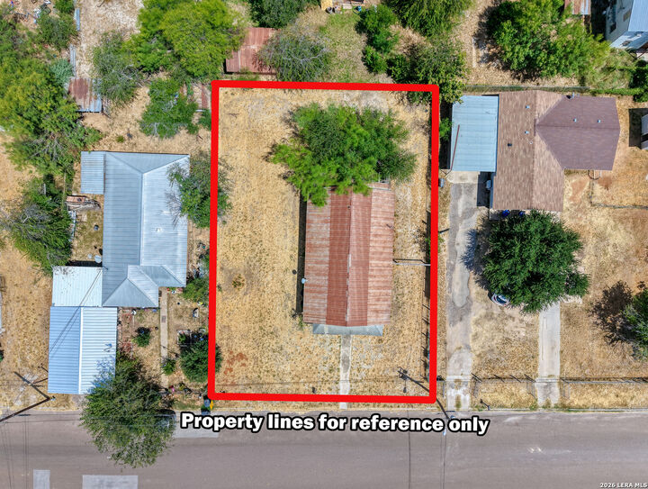 Property Photo: 601 N 5th St TX 78834