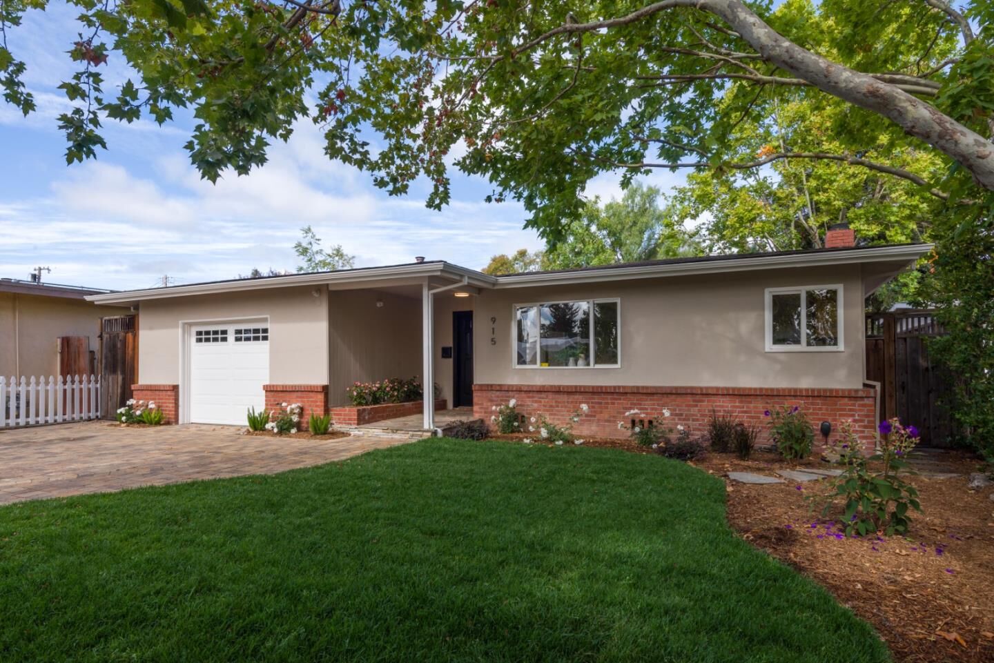 Property Photo:  915 7th Avenue  CA 94063 