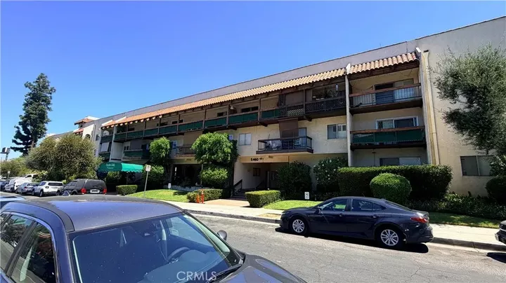 Property Photo:  5460 White Oak No. D312  CA 91316 