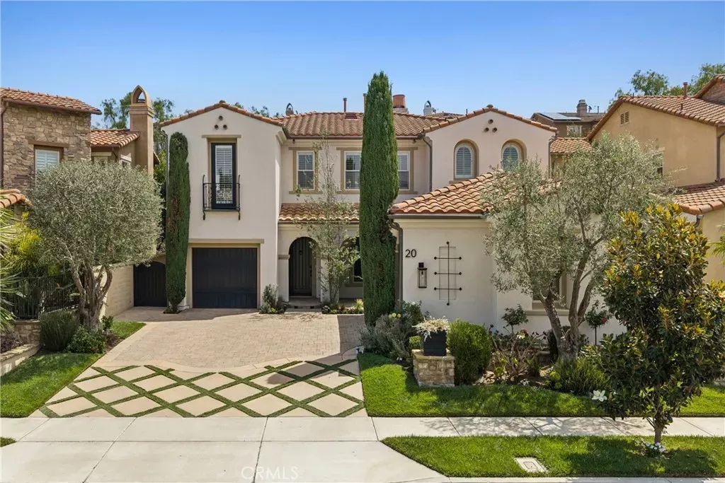 Property Photo:  20 Via Soria  CA 92673 