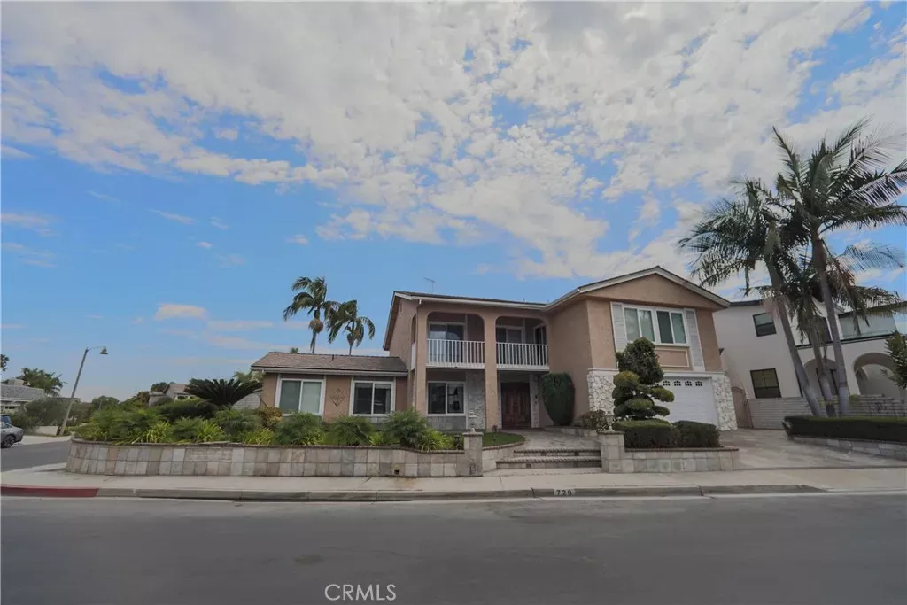Property Photo:  720 Pepper Tree  CA 90815 