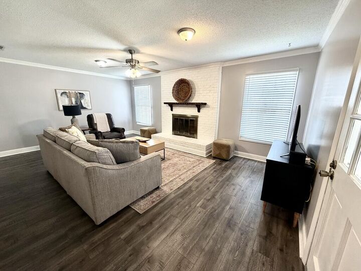 Property Photo: 1104 Deerpath Rd AL 36303