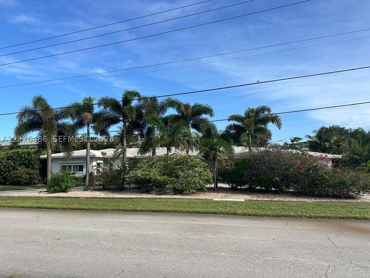 Property Photo:  400 NE 2nd St  FL 33060 