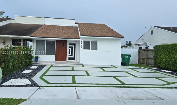 Property Photo:  9612 Grand Canal Dr  FL 33174 